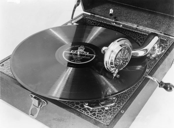 wind up record player